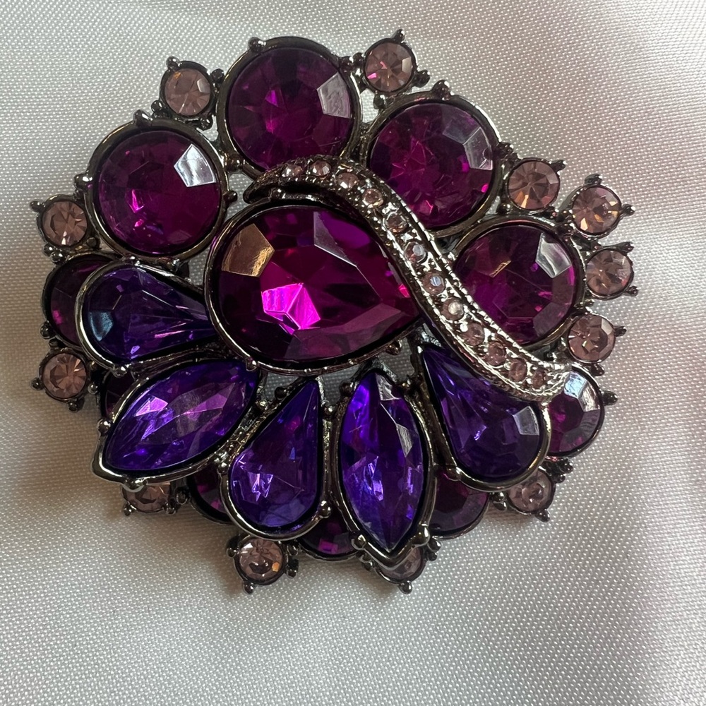 Elegant Vintage Purple and Pink Gemstone Brooch